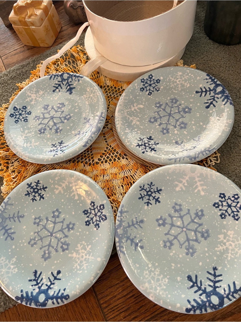 NOS “Winter Frost” Lot 4 Target Round Gift Box Snowflake Pattern Salad Plates